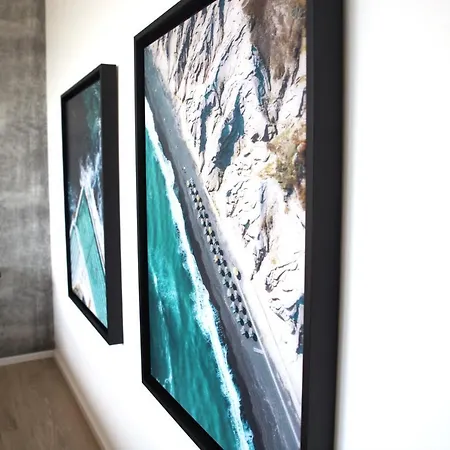 Peaceful Modern 2 Bedroom Penthouse With View *