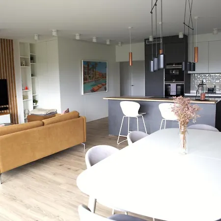 Peaceful Modern 2 Bedroom Penthouse With View Apartamento