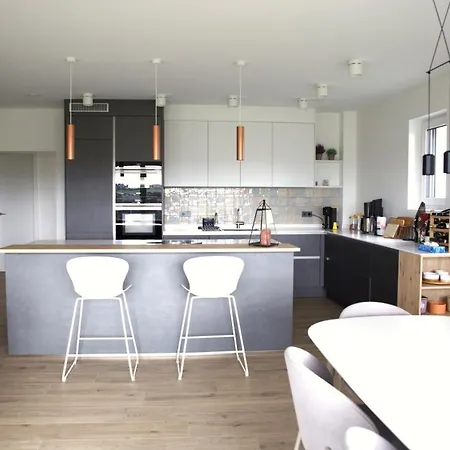 Peaceful Modern 2 Bedroom Penthouse With View Hesperange