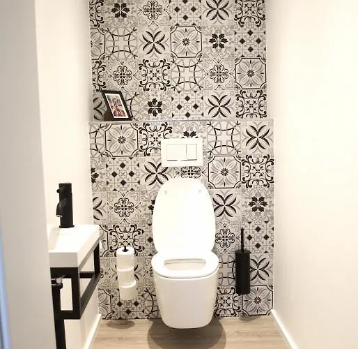 Peaceful Modern 2 Bedroom Penthouse With View דירה Hesperange