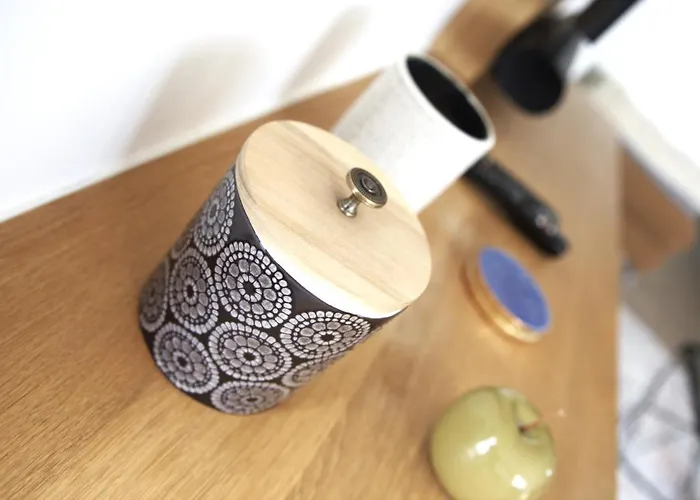 Peaceful Modern 2 Bedroom Penthouse With View דירה *