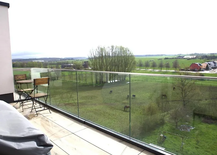 Peaceful Modern 2 Bedroom Penthouse With View דירה