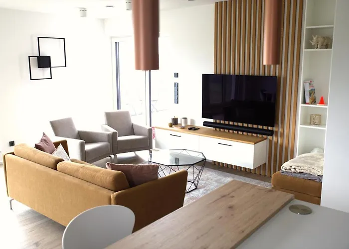 Peaceful Modern 2 Bedroom Penthouse With View דירה